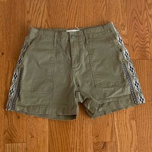 Driftwood Women’s Shorts Embroidery size:26 Olive Green